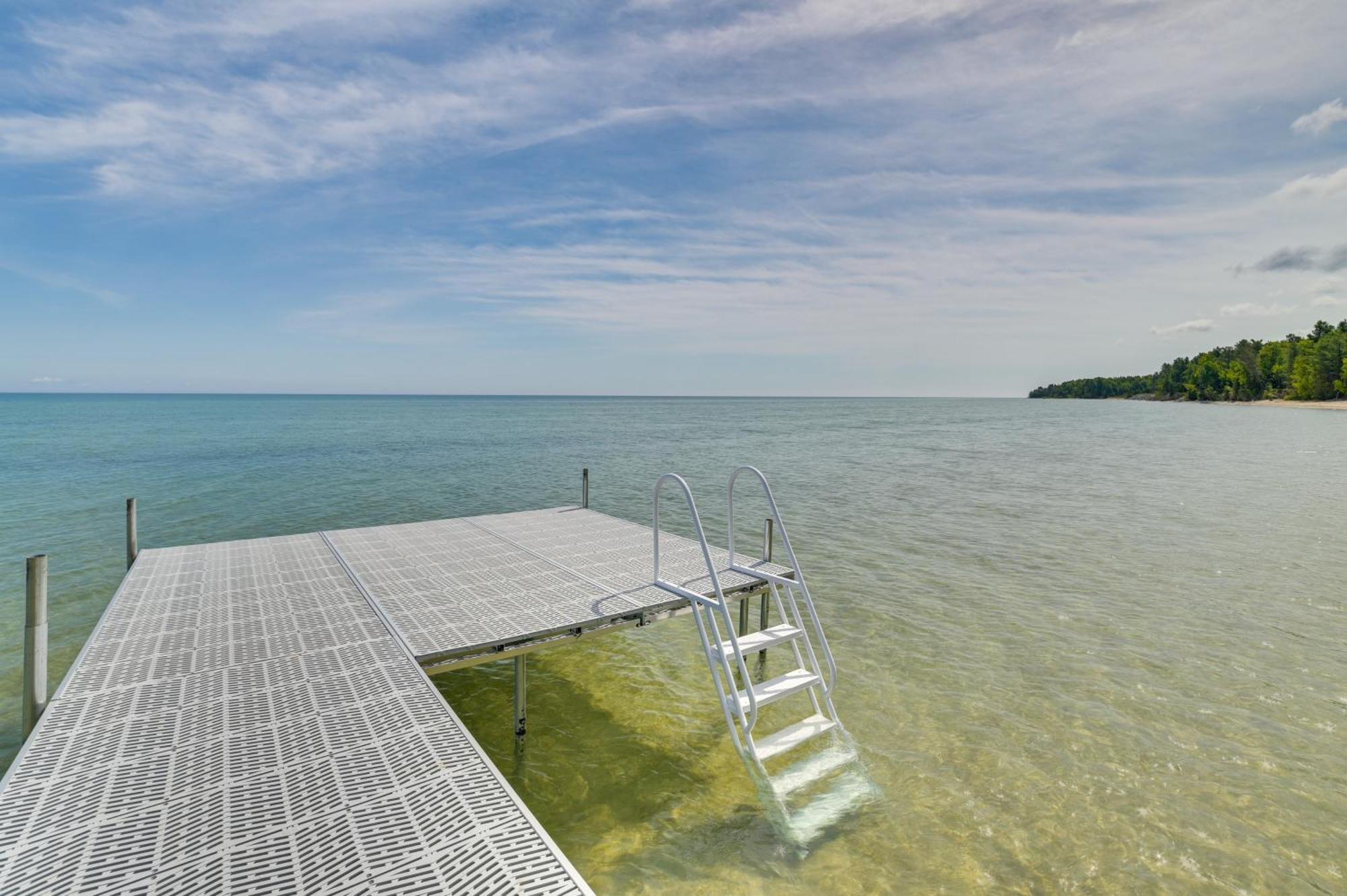 Waterfront Cheboygan Home With Fire Pit מראה חיצוני תמונה