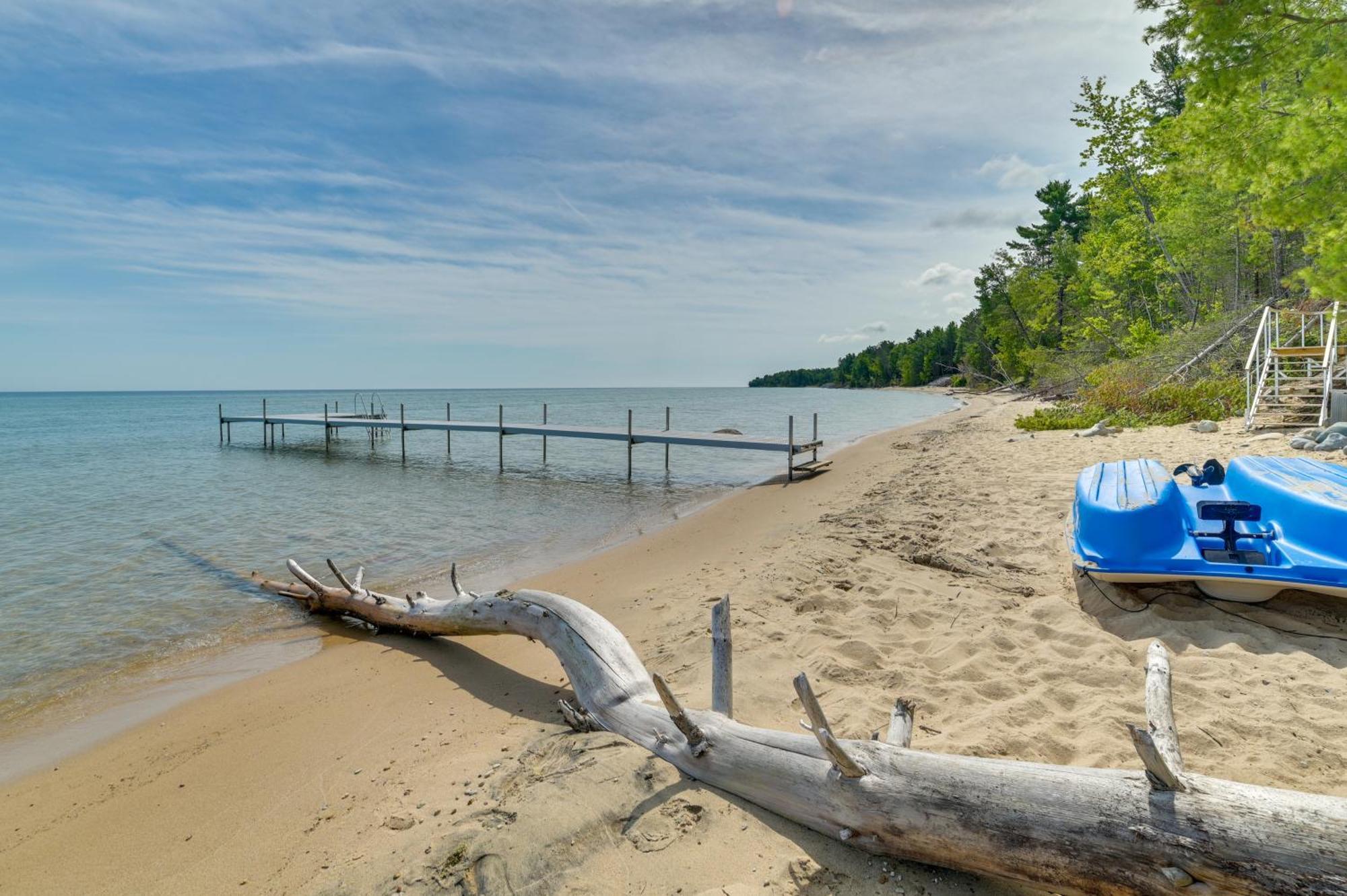Waterfront Cheboygan Home With Fire Pit מראה חיצוני תמונה