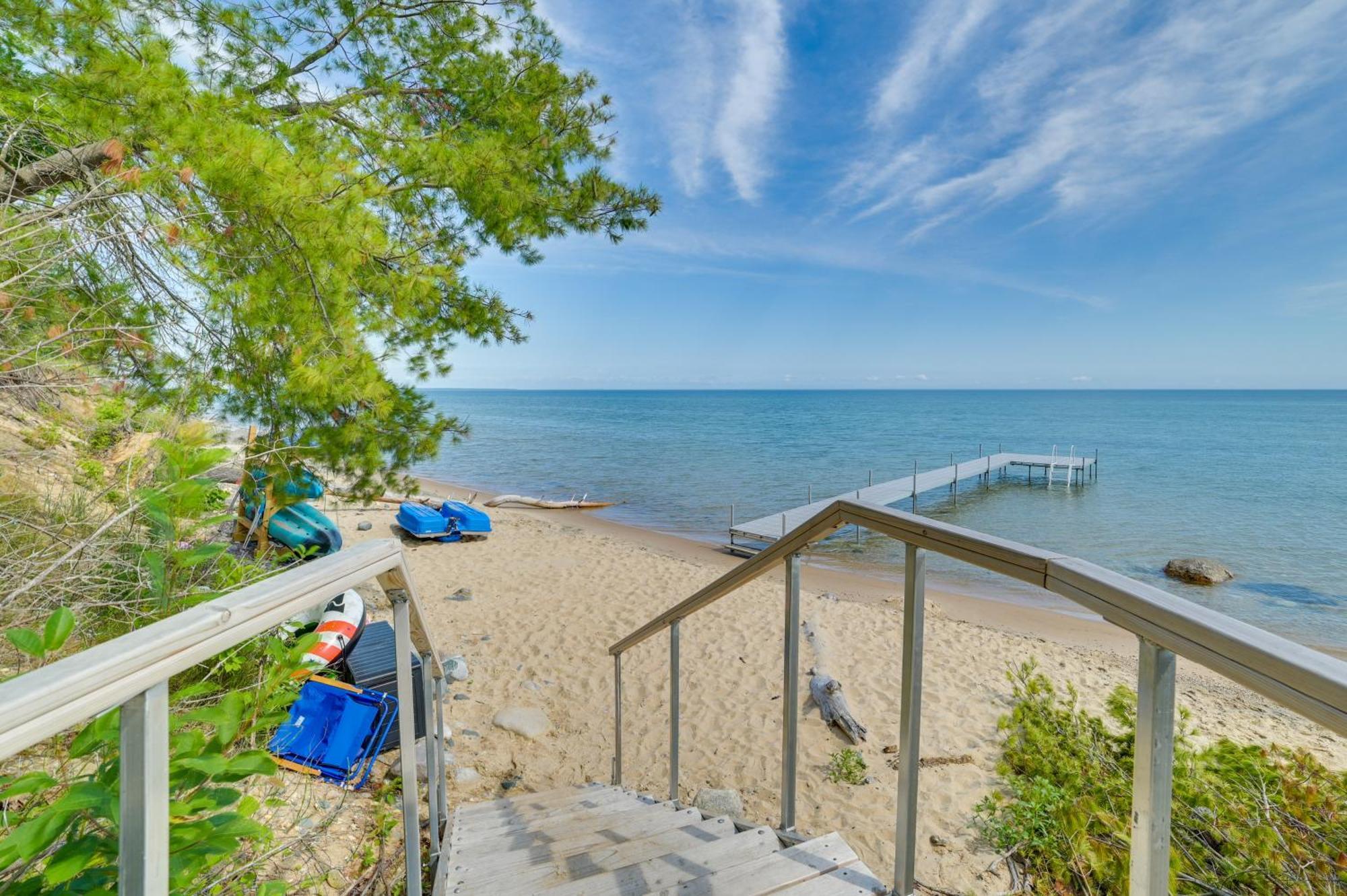 Waterfront Cheboygan Home With Fire Pit מראה חיצוני תמונה