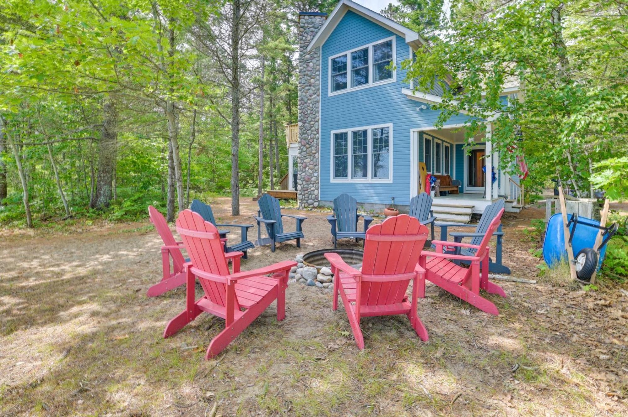 Waterfront Cheboygan Home With Fire Pit מראה חיצוני תמונה